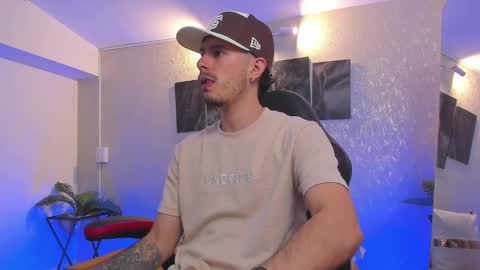 Snapshot of nils_saint chatting on 11.22.25 Nils online show from 11.22.25