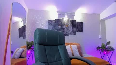 Snapshot of nils_saint chatting on 12.04.25 Nils online show from 12.04.25