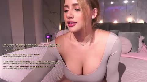 Snapshot of nina_mon chatting on 06.11.26 Angie online show from 06.11.26
