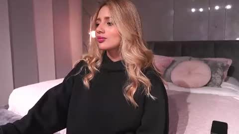 Snapshot of nina_mon chatting on 07.02.26 Angie online show from 07.02.26