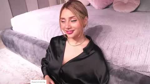 Snapshot of nina_mon chatting on 07.11.26 Angie online show from 07.11.26