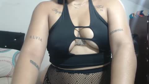 Snapshot of ninapalmer chatting on 10.05.25 Ninapalmer online show from 10.05.25