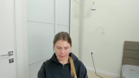 Snapshot of ninarihh chatting on 03.03.25 ninarihh online show from 03.03.25