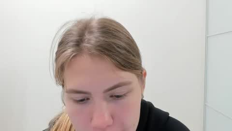 Snapshot of ninarihh chatting on 10.22.25 ninarihh online show from 10.22.25