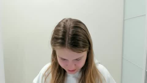 Snapshot of ninarihh chatting on 10.23.25 ninarihh online show from 10.23.25