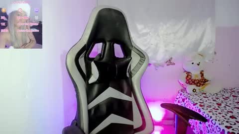 ninatinydoll1 online show from 02.19.25