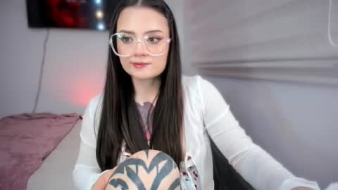 Snapshot of ninavolkov chatting on 06.22.26 ninavolkov online show from 06.22.26