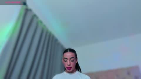 Ninon Beart online show from 03.06.26