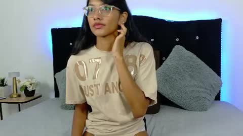 Snapshot of nira_lux chatting on 06.17.26 Nira Lux online show from 06.17.26
