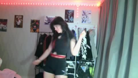 Snapshot of nishazenisek chatting on 05.23.26 Alice online show from 05.23.26