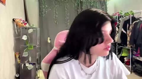 Snapshot of nishazenisek chatting on 07.19.26 Alice online show from 07.19.26