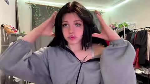 Snapshot of nishazenisek chatting on 07.22.26 Alice online show from 07.22.26