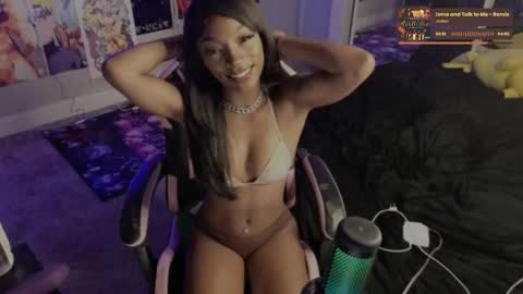 Snapshot of niviawolfe chatting on 09.19.25 NIVIA WOLFE online show from 09.19.25