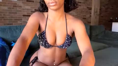 Snapshot of niviawolfe chatting on 05.15.26 NIVIA WOLFE online show from 05.15.26