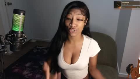Snapshot of niviawolfe chatting on 05.27.26 NIVIA WOLFE online show from 05.27.26