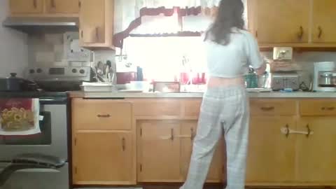 Snapshot of njsnowbunny chatting on 10.21.25 njsnowbunny online show from 10.21.25