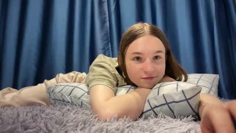 Snapshot of nloraaa chatting on 11.05.25 Tears Lora online show from 11.05.25