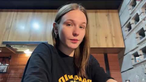 Snapshot of nloraaa chatting on 12.05.25 Tears Lora online show from 12.05.25