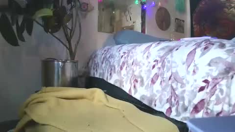 Snapshot of no_facequeen chatting on 09.08.25 Leah online show from 09.08.25