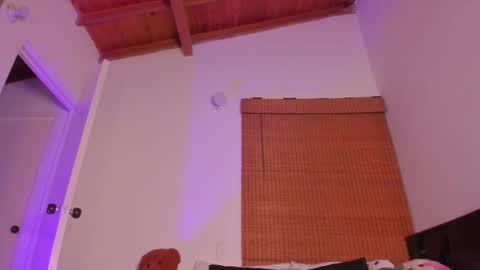 Sara  online show from 12.04.25