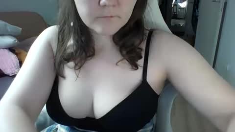 Snapshot of nodarell chatting on 11.24.25 nodarell online show from 11.24.25