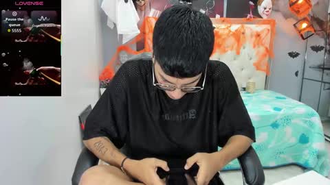 Noha Scott online show from 10.22.25