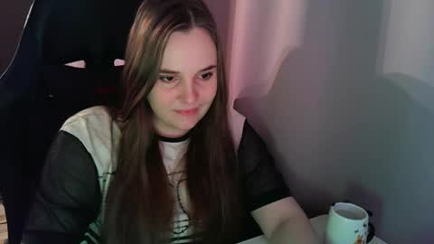 noir_ember_ online show from 10.04.25