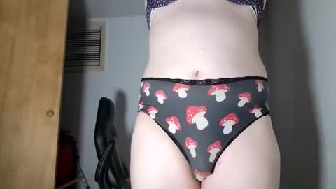 nonbinarybeauty20 online show from 11.28.25