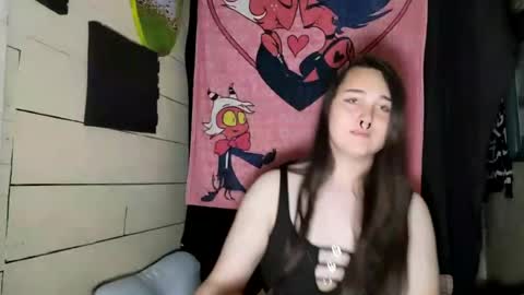 Snapshot of nonbinarybeauty20 chatting on 06.17.26 nonbinarybeauty20 online show from 06.17.26