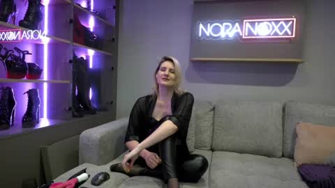 Snapshot of nora_noxx chatting on 06.16.26 NoraNoxx online show from 06.16.26