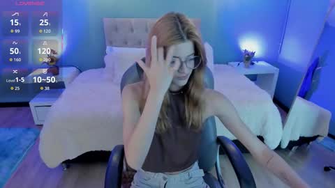 Snapshot of nora_vennucci chatting on 03.03.26 Nora online show from 03.03.26