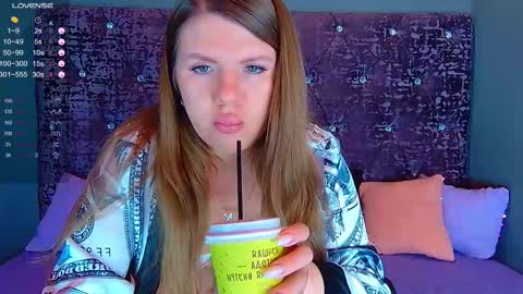 Nora online show from 02.10.25