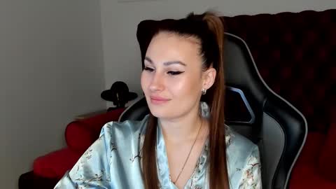 NoraFoxes online show from 11.29.25