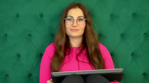 NoraFoxes online show from 01.08.26