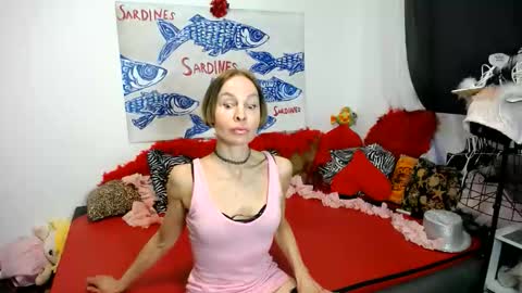 Snapshot of noraohgreys chatting on 05.12.26 Nora online show from 05.12.26