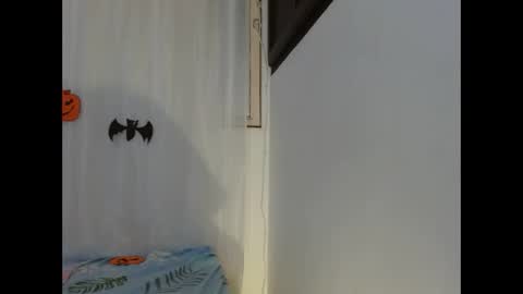 Snapshot of norapaker chatting on 10.11.25 norapaker online show from 10.11.25