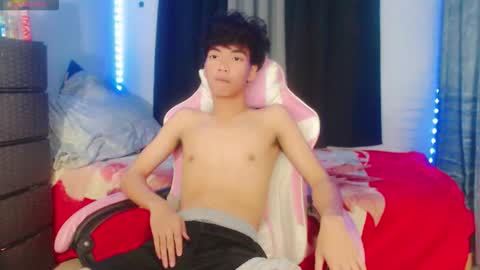 Snapshot of noughty_yuji chatting on 02.15.26 Yuji online show from 02.15.26