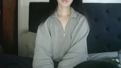 Snapshot of novafrey chatting on 06.02.26 Olivia online show from 06.02.26