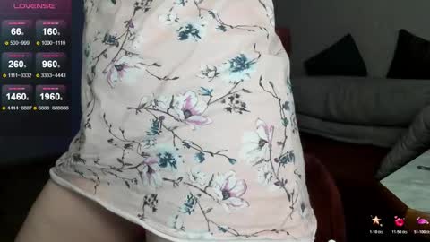 Snapshot of now_elly chatting on 11.01.25 Nowelly online show from 11.01.25