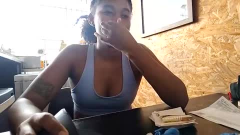 Snapshot of nude2557940 chatting on 09.26.25 Channel Cox online show from 09.26.25