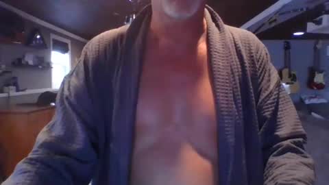 Snapshot of nudistguy194549 chatting on 12.29.24 Nudistguy online show from 12.29.24