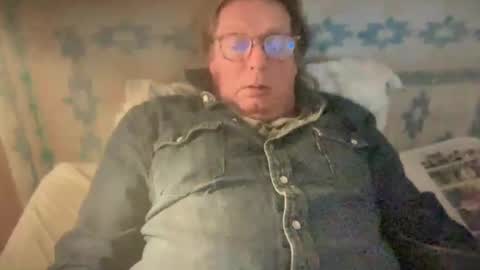 Snapshot of nurod chatting on 02.14.25 nurod online show from 02.14.25