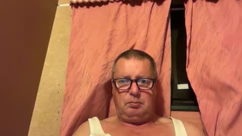 Snapshot of nurod chatting on 10.28.25 nurod online show from 10.28.25