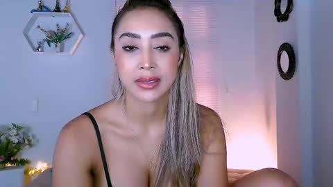 Nycole online show from 02.05.25