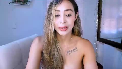 Nycole online show from 10.05.25