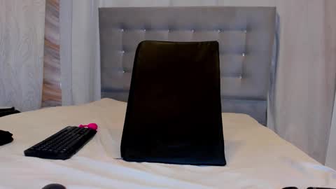 xionela gates online show from 01.09.26