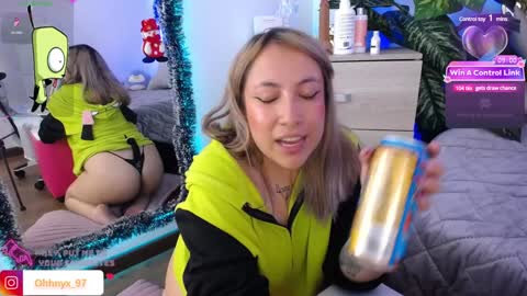 Snapshot of nyx_andria chatting on 01.08.25 Alex . online show from 01.08.25