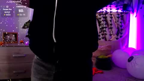 Snapshot of nyx_andria chatting on 10.19.25 Alex . online show from 10.19.25