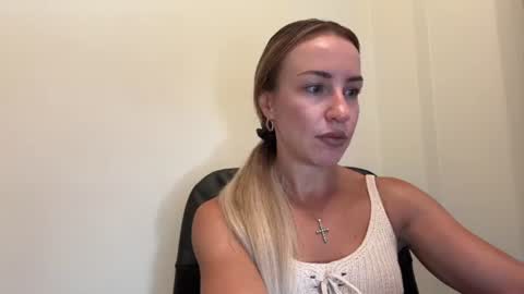 Snapshot of nyxelia_ chatting on 07.16.26 Anastasia online show from 07.16.26