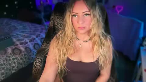 Snapshot of nyxxen chatting on 02.21.26 nyxxen online show from 02.21.26